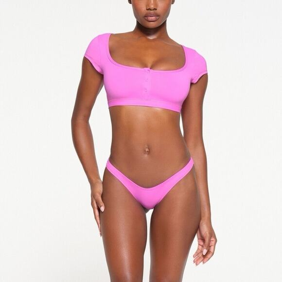Skims Signature Swim Super Cropped T Shirt Henley Vibrant Pink L - Picture 1 of 3